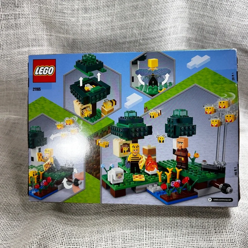 Lego minecraft bee